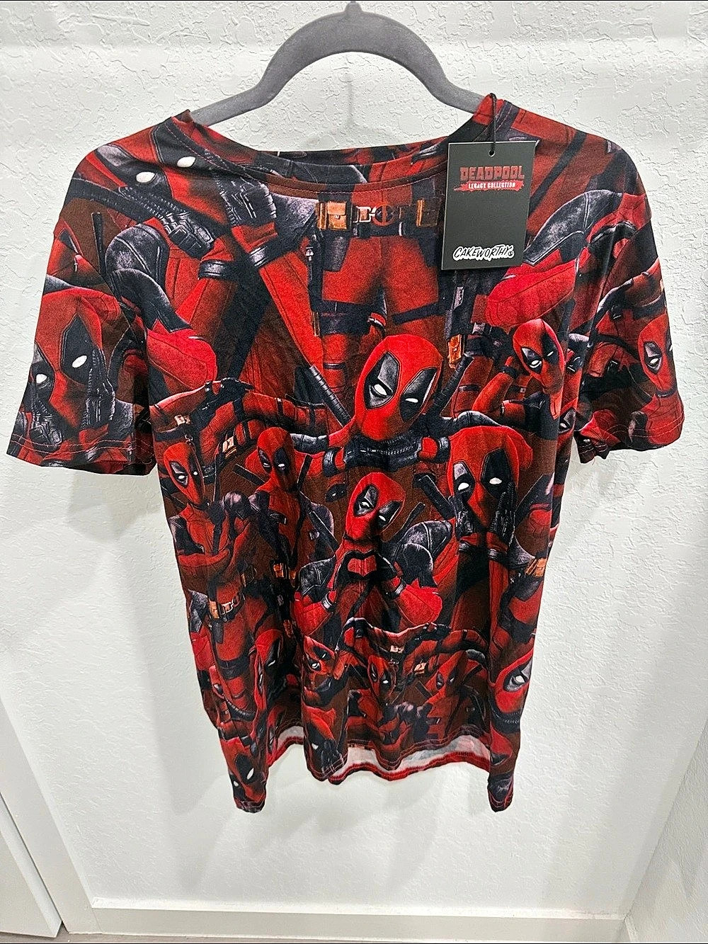 NWT Cakeworthy Deadpool Legacy Collection All Over Print Tee L